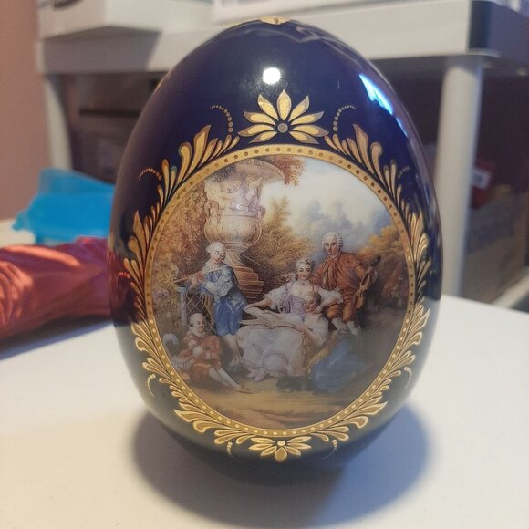 Limoges Porcelain Cobolt Decorative Egg With Gold Detailing Pastoral Scene - Picture 8 of 8